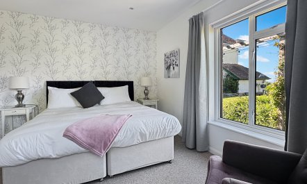 The Bramleys, Old Cleeve 8