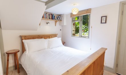 Sausage Cottage, Oakford 3