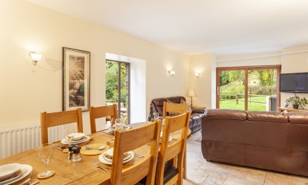 Red Deer Cottage, Wheddon Cross 6