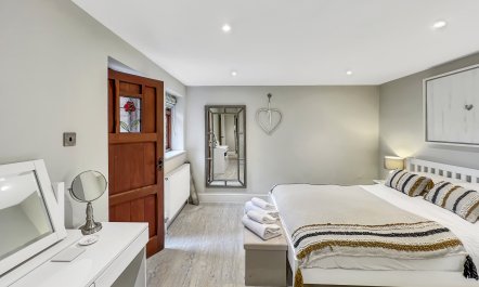 One Grooms Cottage, Dunster 6