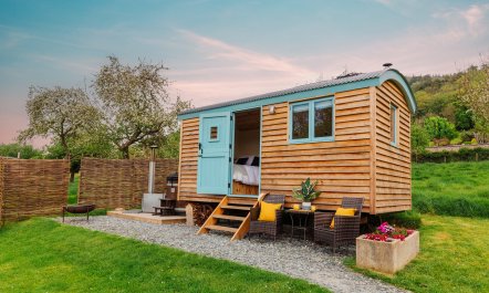 Victoria Hut, Allerford