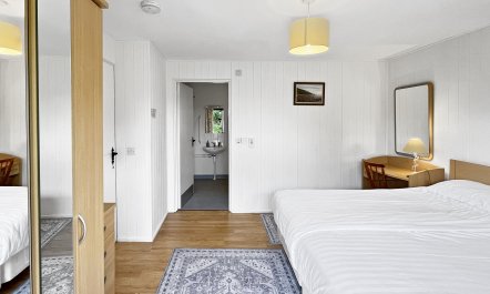 Laburnum Lodge ♿ 5