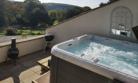 Aylesbury Cottage Sleeps 2 1