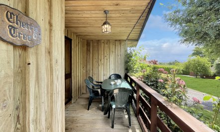 Cherry Tree Lodge ♿ 2