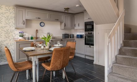 Aylesbury Cottage Sleeps 4 4