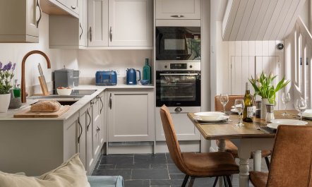 Aylesbury Cottage Sleeps 4 7