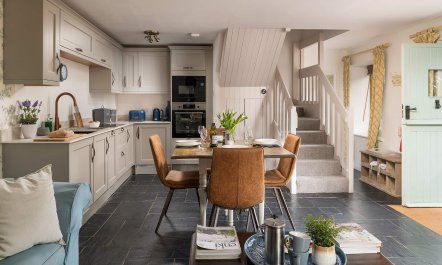 Aylesbury Cottage Sleeps 4 2