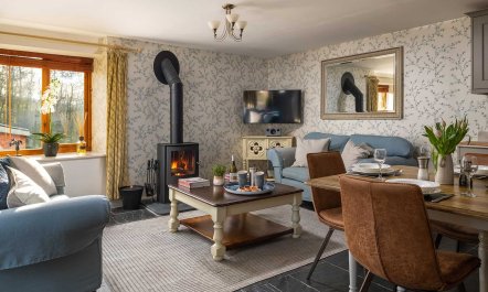 Aylesbury Cottage Sleeps 4 3