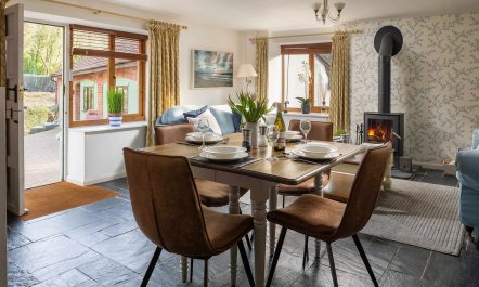 Aylesbury Cottage Sleeps 4 6