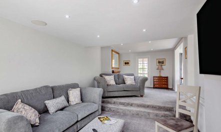 4 Bed in Beaumaris 2