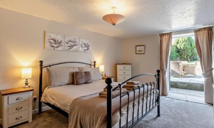 2 Bed in Holsworthy 2