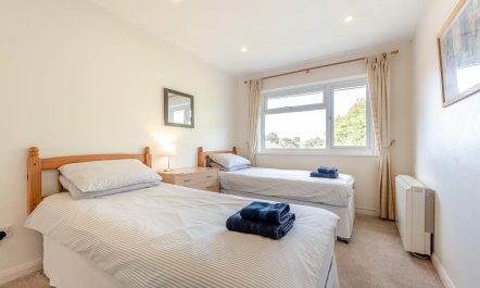2 Bed in Tenby 2