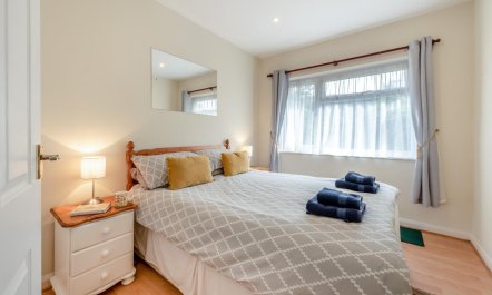 2 Bed in Tenby 1