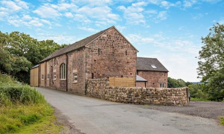 4 Bed in Stoke-on-trent 1