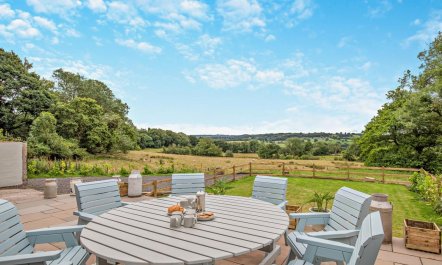 4 Bed in Stoke-on-trent 2