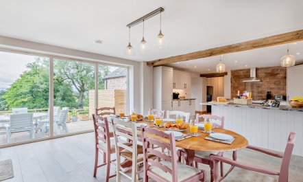 4 Bed in Stoke-on-trent 6