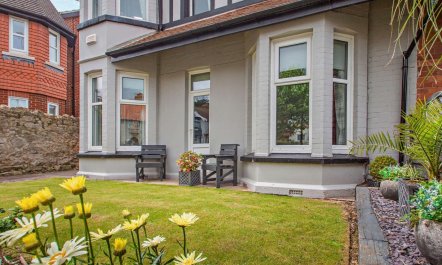 4 Bed in Llandudno 2