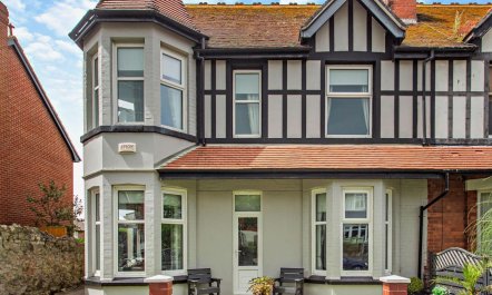 4 Bed in Llandudno 1