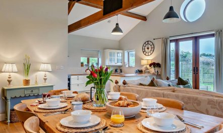 3 Bed in Corton Denham