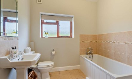 3 Bed in Sherborne 9