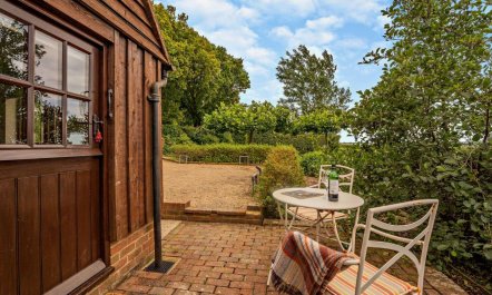 1 Bed in Ashburnham 3