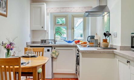 1 Bed in Malmesbury 5