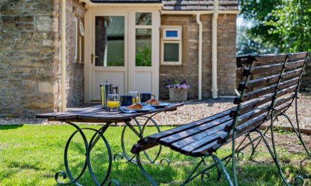 1 Bed in Malmesbury 1