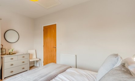 1 Bed in Brightlingsea 8