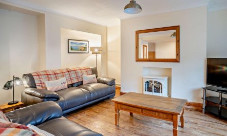 4 Bed in Tenby 1