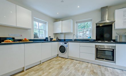 4 Bed in Tenby 2