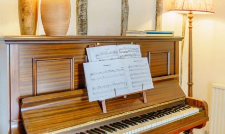 5 Bed in Broughton Beck 0