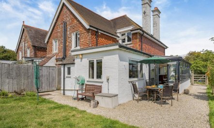2 Bed in Winchelsea 1