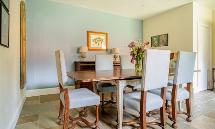 Wineberry Cottage 1