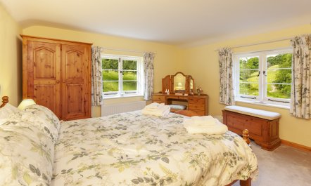 Lower Spire Cottages (sleeps 11) 1