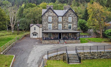 10 Bed in Betws-y-coed