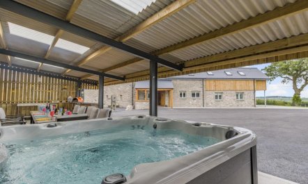 6 Bed in Llannefydd 1