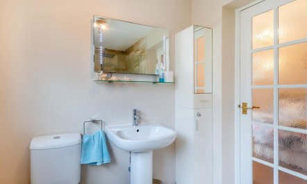 2 Bed in Bexhill-on-sea 8