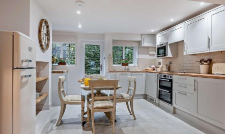 2 Bed in Broadway 6