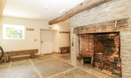 Evenjobb Court Farmhouse 2