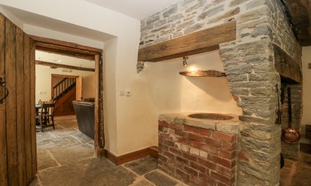 Evenjobb Court Farmhouse 2