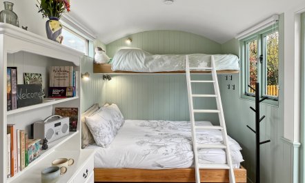 Foxgloves Hut, Brompton Regis 8