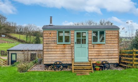 Foxgloves Hut, Brompton Regis