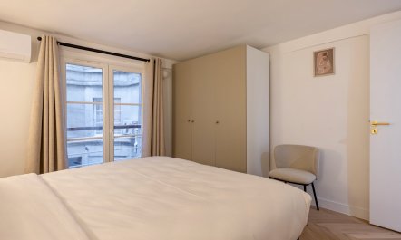 Parisian Suite 8