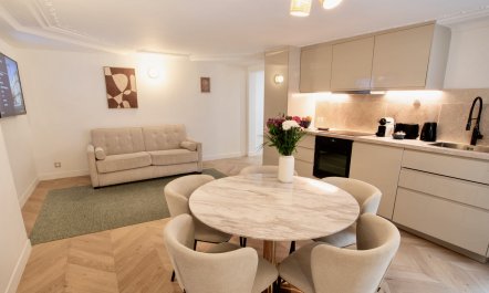 Parisian Suite 1