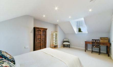 The House by the Heath 7