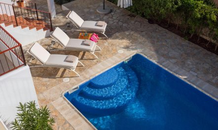 Charming Seaside Haven 3