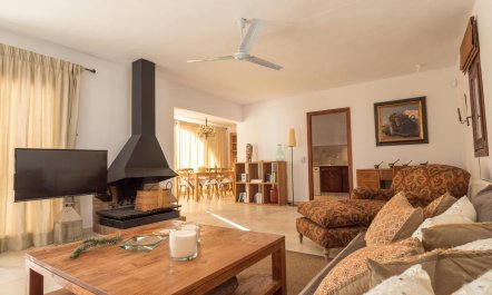 Charming Seaside Haven 5