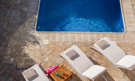 Charming Seaside Haven 2