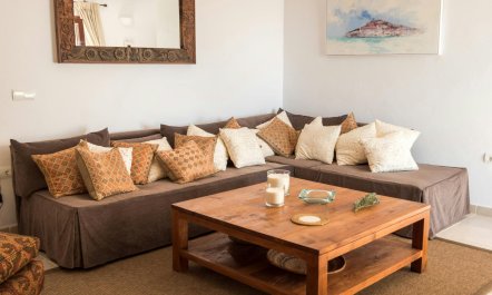 Charming Seaside Haven 6