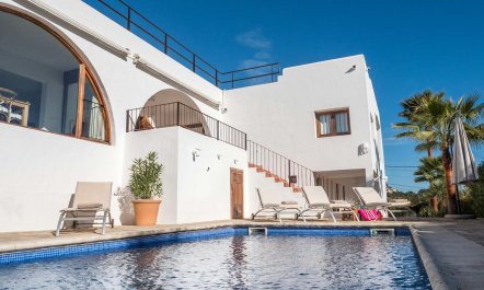 Charming Seaside Haven